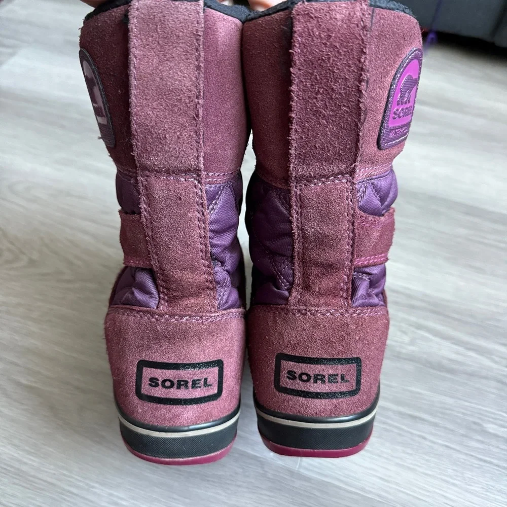 SOREL Glacy Puffy Faux Fur Waterproof Boots Sz 8.5 Plum Suede Harness